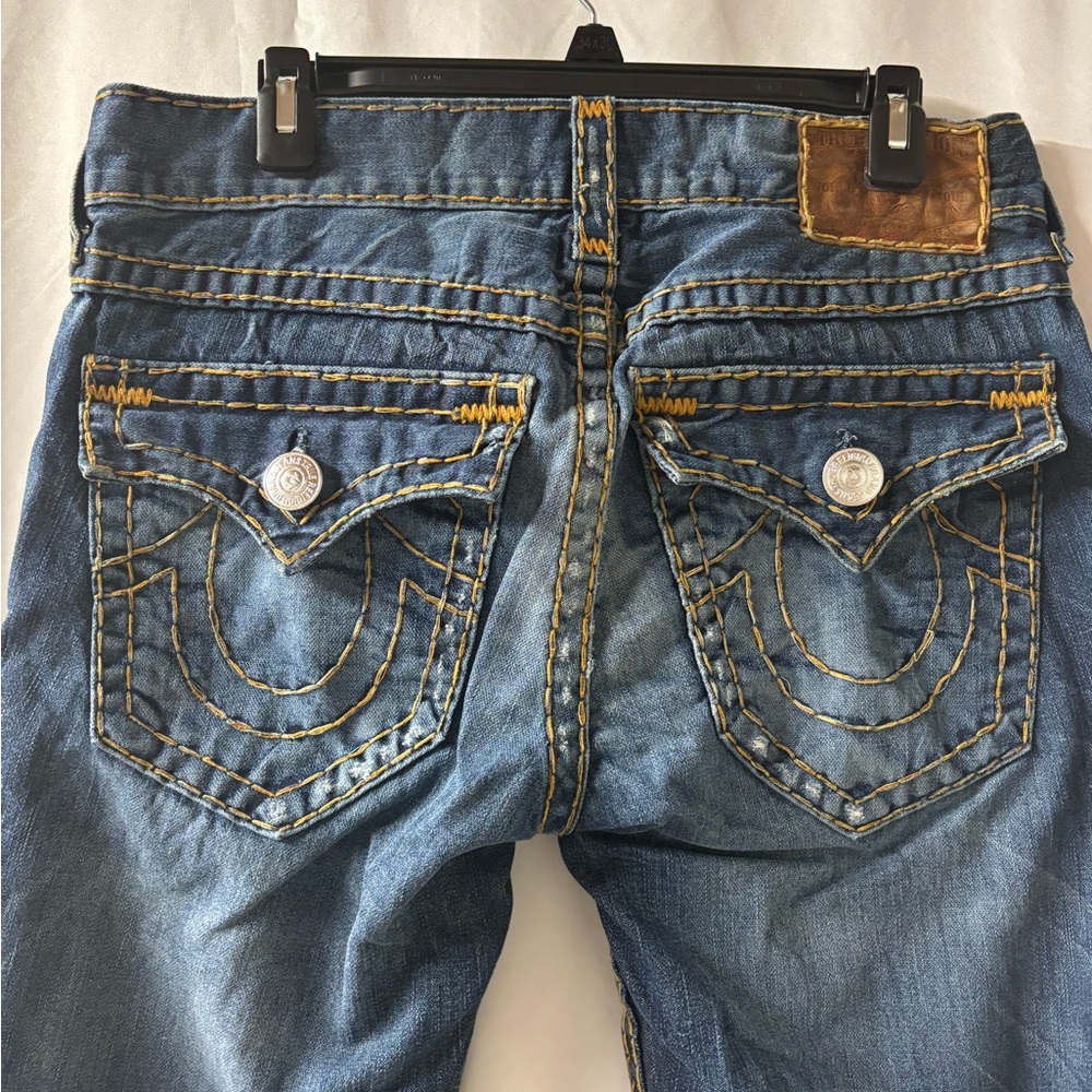 True Religion Women’s Flared Leg Distressed Blue Jeans Size 31 x 30 - Picture 5 of 6